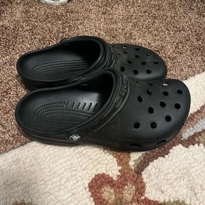 Black Crocs size 6